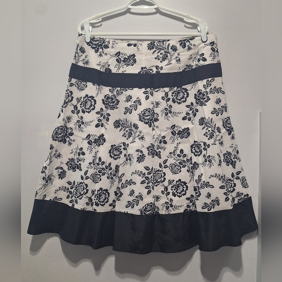 George Size 14 Floral Black and White Skirt Euc - Picture 2 of 4